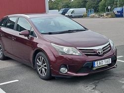 Röd Begagnad 2012 Toyota Avensis Business Edition Kombi | 59 000 kr (Marknadspris)