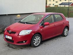 Röd Begagnad 2007 Toyota Auris Halvkombi | 22 000 kr (Marknadspris)