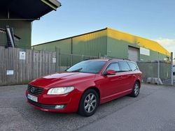 Röd Begagnad 2014 Volvo V70 Momentum Kombi | 124 900 kr (Marknadspris)