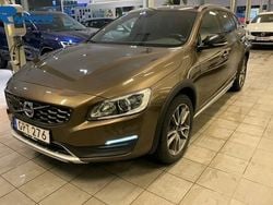 Brun Begagnad 2016 Volvo V60 CC Business Edition Kombi | 179 800 kr (Marknadspris)