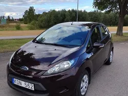 Röd Begagnad 2010 Ford Fiesta Trend Halvkombi | 48 500 kr (Marknadspris)