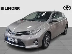 Brun Begagnad 2015 Toyota Auris Hybrid Edition Halvkombi | 159 900 kr (Marknadspris)