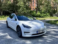 Vit Begagnad 2023 Tesla Model 3 Standard Range Sedan | 295 000 kr (Superpris)