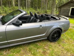 Grå Begagnad 2006 Ford Mustang GT Convertible Cab | 189 000 kr (Marknadspris)