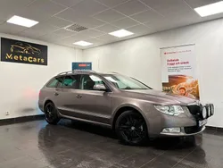 Ljusbrun (brun) Begagnad 2011 Skoda Superb Elegance Kombi | 75 000 kr (Marknadspris)