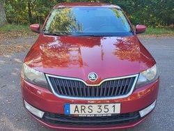 Röd Begagnad 2014 Skoda Rapid Halvkombi | 64 000 kr (Marknadspris)