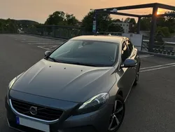 Grå Begagnad 2016 Volvo V40 Kombi | 110 000 kr (Marknadspris)