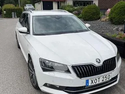 Vit Begagnad 2018 Skoda Superb Business Line Kombi | 195 000 kr (Superpris)