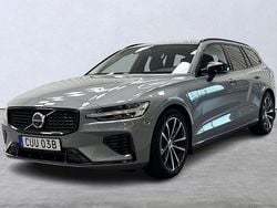 Grå Begagnad 2025 Volvo V60 Plus Kombi | 489 900 kr (Marknadspris)