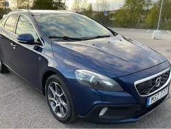Blå Begagnad 2016 Volvo V40 CC Momentum Kombi | 94 500 kr (Marknadspris)