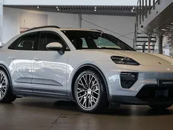 Ljusgrå Begagnad 2024 Porsche Macan SUV | 859 000 kr