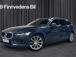 Mörkblå (blå) Begagnad 2021 Volvo V60 Momentum Kombi | 249 000 kr (Marknadspris)