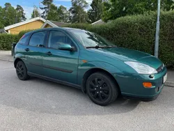 Grön Begagnad 2000 Ford Focus Halvkombi | 35 000 kr (Lite dyr)