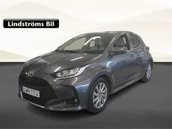 Mörkgrå (grå) Begagnad 2022 Toyota Yaris Hybrid Edition Halvkombi | 239 000 kr (Lite dyr)