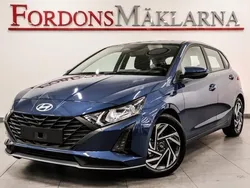 Meta blue Ny 2024 Hyundai i20 Essential Halvkombi | 226 500 kr (Marknadspris)