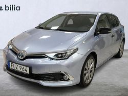 Mörkblå Begagnad 2015 Toyota Auris Hybrid Executive Halvkombi | 149 900 kr (Bra pris)