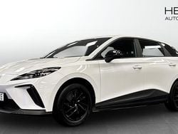 Vit (white) Begagnad 2023 MG MG4 EV Halvkombi | 239 900 kr (Marknadspris)