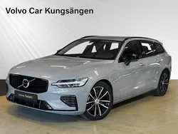 Grå Begagnad 2024 Volvo V60 Plus Kombi | 484 900 kr (Marknadspris)