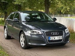 Grå Begagnad 2010 Audi A3 Sportback Attraction Halvkombi | 49 900 kr (Marknadspris)