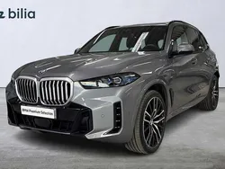 Grå Begagnad 2024 BMW X5 Comfort Edition SUV | 1 139 900 kr (Marknadspris)