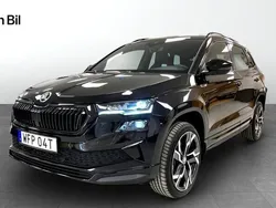 Svart Ny 2024 Skoda Karoq SportLine SUV | 369 900 kr (Marknadspris)