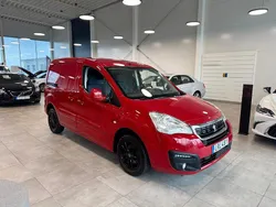 Röd Begagnad 2016 Peugeot Partner Minibuss | 79 900 kr (Lite dyr)
