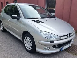 Grå Begagnad 2006 Peugeot 206 Halvkombi | 18 500 kr (Marknadspris)