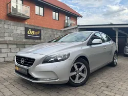 Ljusgrå (grå) Begagnad 2013 Volvo V40 Kinetic Kombi | 99 000 kr (Marknadspris)