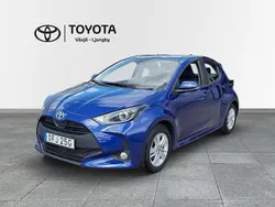 Mörkblå Begagnad 2022 Toyota Yaris Hybrid Active Halvkombi | 209 000 kr (Marknadspris)
