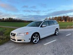 Vit Begagnad 2011 Volvo V70 R-Design Kombi | 96 000 kr (Marknadspris)
