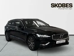 Svart Begagnad 2022 Volvo V60 Kombi | 389 400 kr (Marknadspris)