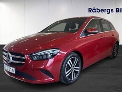 Röd Begagnad 2022 Mercedes B180 Minibuss | 239 800 kr (Lite dyr)