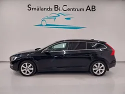 Svart Begagnad 2016 Volvo V60 Momentum Kombi | 169 899 kr (Marknadspris)