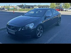 Grå Begagnad 2012 Volvo S60 R-Design Sedan | 74 900 kr (Marknadspris)