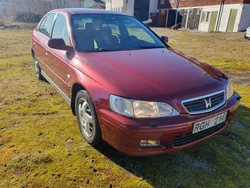 Röd Begagnad 2000 Honda Accord Halvkombi | 12 000 kr