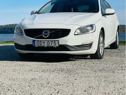 Vit Begagnad 2017 Volvo V60 R-Design Kombi | 120 000 kr (Bra pris)