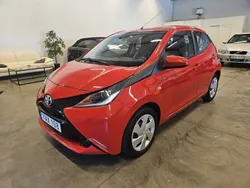 Röd Begagnad 2015 Toyota Aygo X-play Halvkombi | 84 900 kr (Marknadspris)