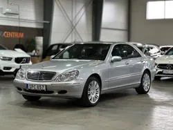 Ljusgrå (grå) Begagnad 2002 Mercedes S500 Sedan | 79 900 kr