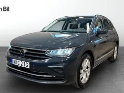 Grå Begagnad 2022 VW Tiguan SUV | 294 900 kr (Bra pris)