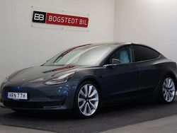 Grå Begagnad 2019 Tesla Model 3 Performance Sedan | 269 000 kr (Marknadspris)