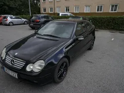 Svart Begagnad 2003 Mercedes C200 Sportkupé | 26 500 kr (Marknadspris)