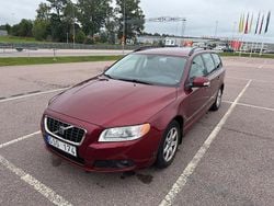 Röd Begagnad 2007 Volvo V70 Momentum Kombi | 69 900 kr (Dyr)