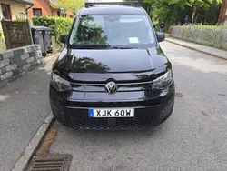 Svart Begagnad 2022 VW Caddy Maxi Minibuss | 280 000 kr (Marknadspris)