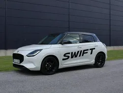 Vit Ny 2024 Suzuki Swift Halvkombi | 249 000 kr (Marknadspris)