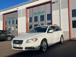 Vit Begagnad 2008 Volvo V70 Momentum Kombi | 59 900 kr (Lite dyr)