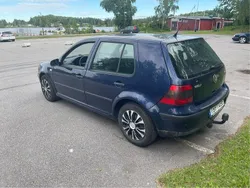 Blå Begagnad 2000 VW Golf IV Halvkombi | 20 000 kr (Marknadspris)