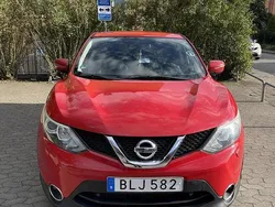 Röd Begagnad 2015 Nissan Qashqai SUV | 125 000 kr (Lite dyr)