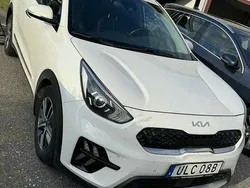 Vit Begagnad 2022 Kia Niro Advance SUV | 250 000 kr (Marknadspris)