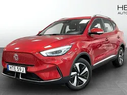 Röd (red) Begagnad 2022 MG ZS Luxury Sedan | 229 900 kr (Superpris)