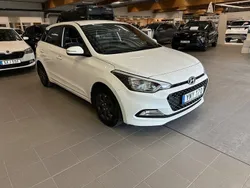 Vit Begagnad 2017 Hyundai i20 Comfort Halvkombi | 79 900 kr (Marknadspris)